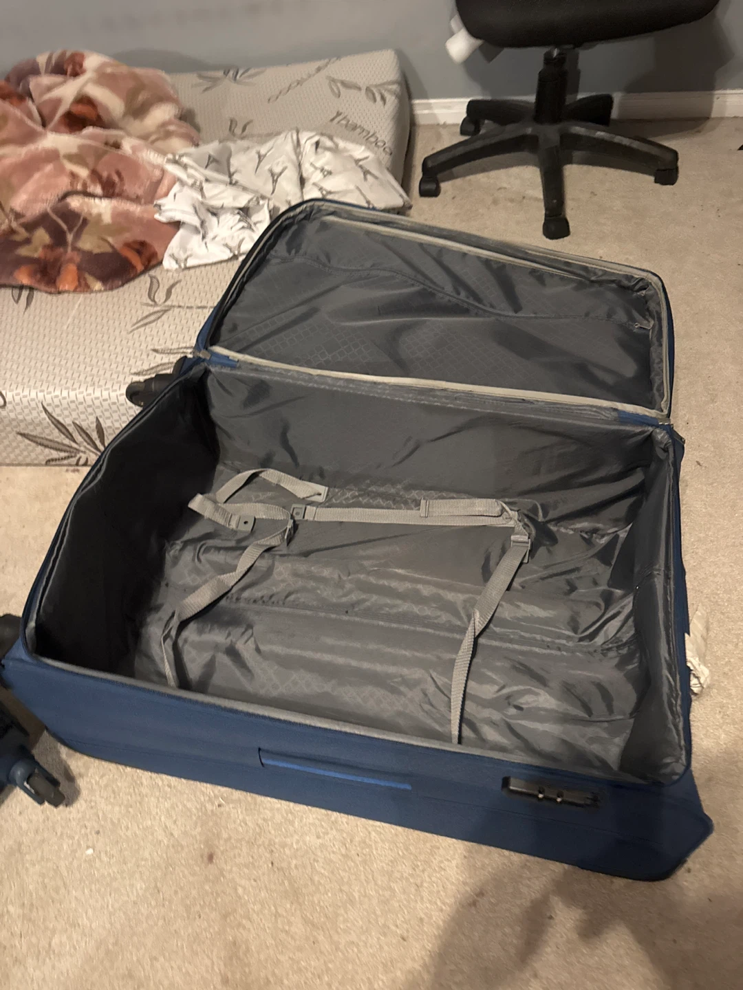 Set of 2 Blue Safari Luggage Suitcases - photo 4