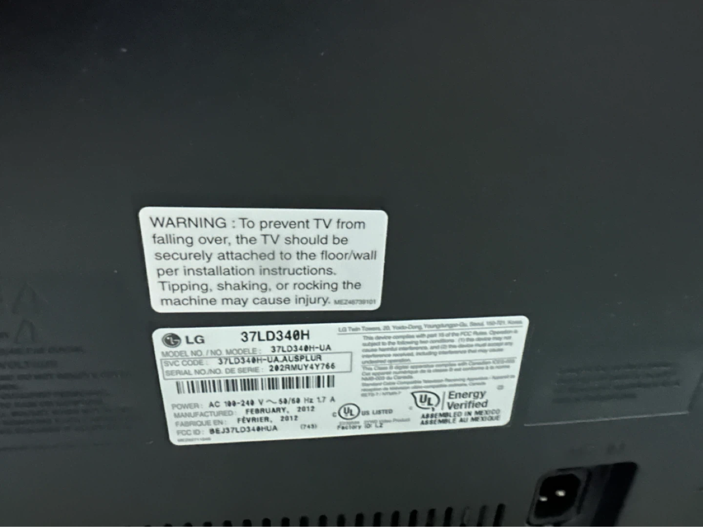 LG 37" LCD TV - photo 2