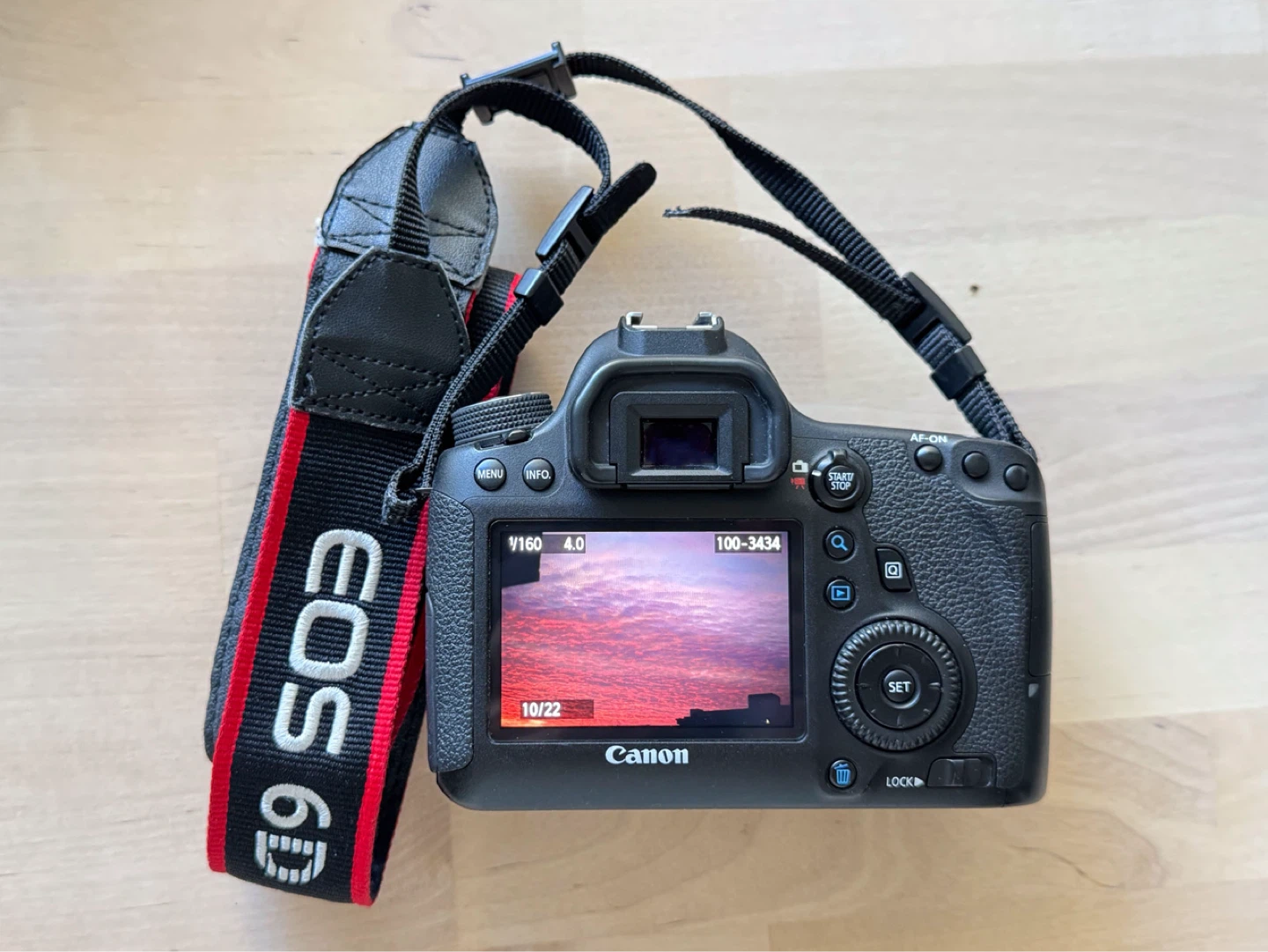 Canon EOS 6D DSLR Camera with Canon EF 24-105mm Lens - photo 2