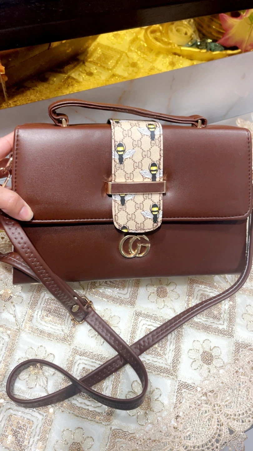 Gucci Bee Print Shoulder Bag - photo 3