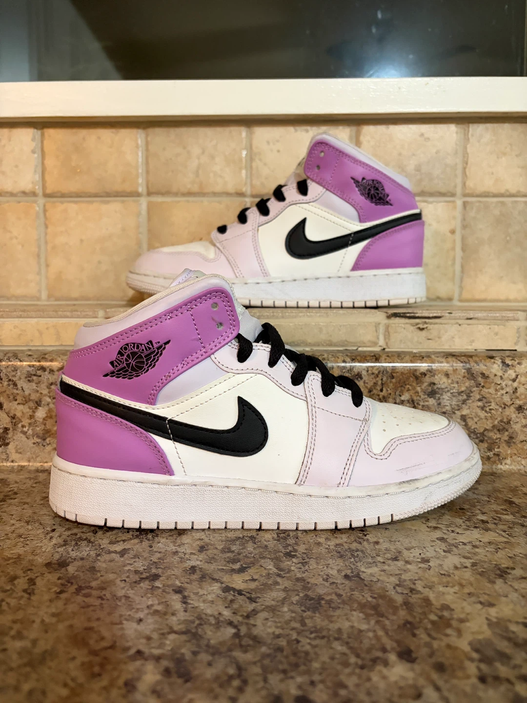 Air Jordan 1 Mid SE (Grade School) Light Purple White