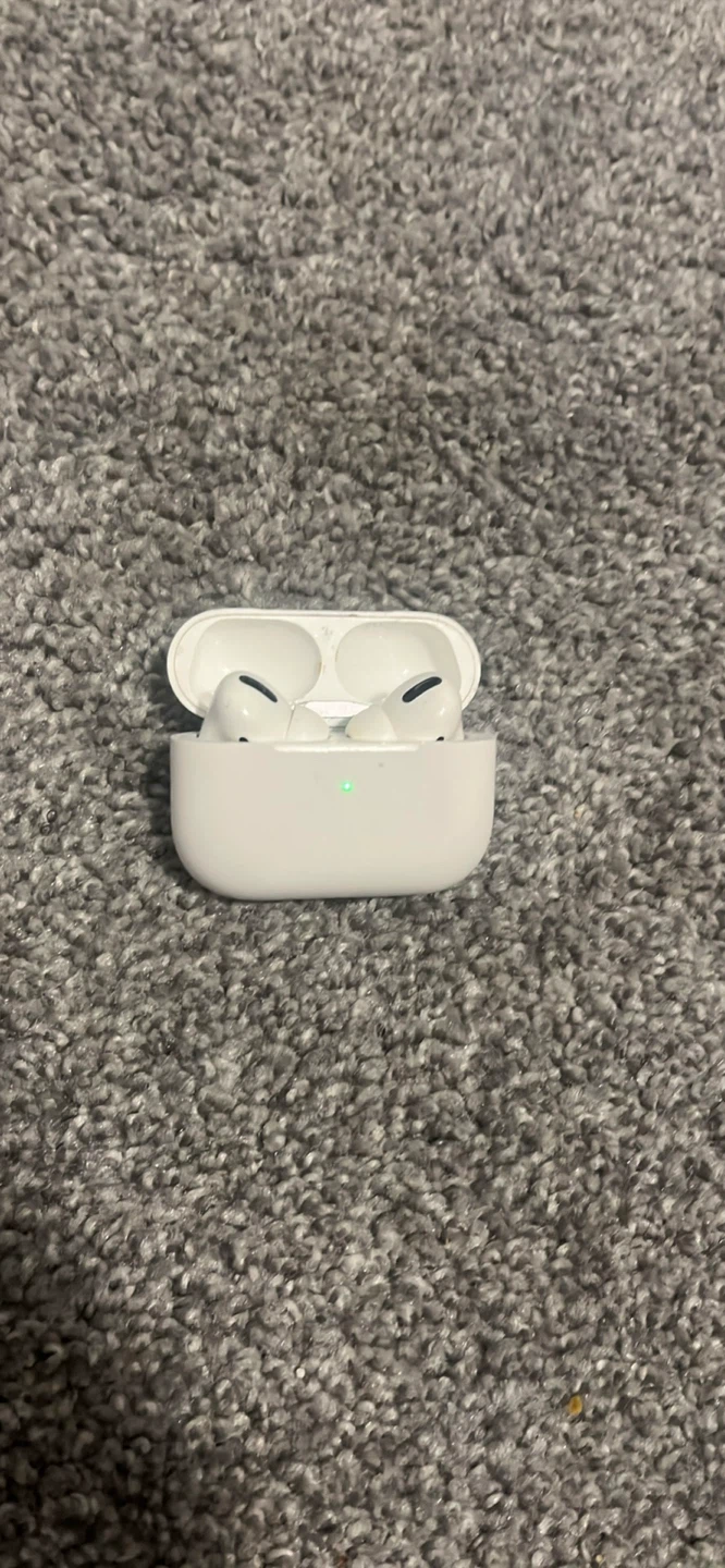 Apple AirPods Pro (1st Gen) with Charging Case