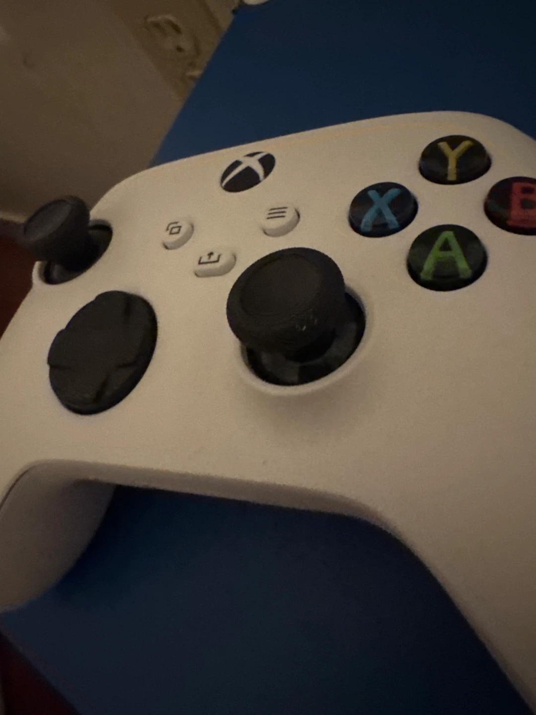 White Xbox Wireless Controller - photo 2