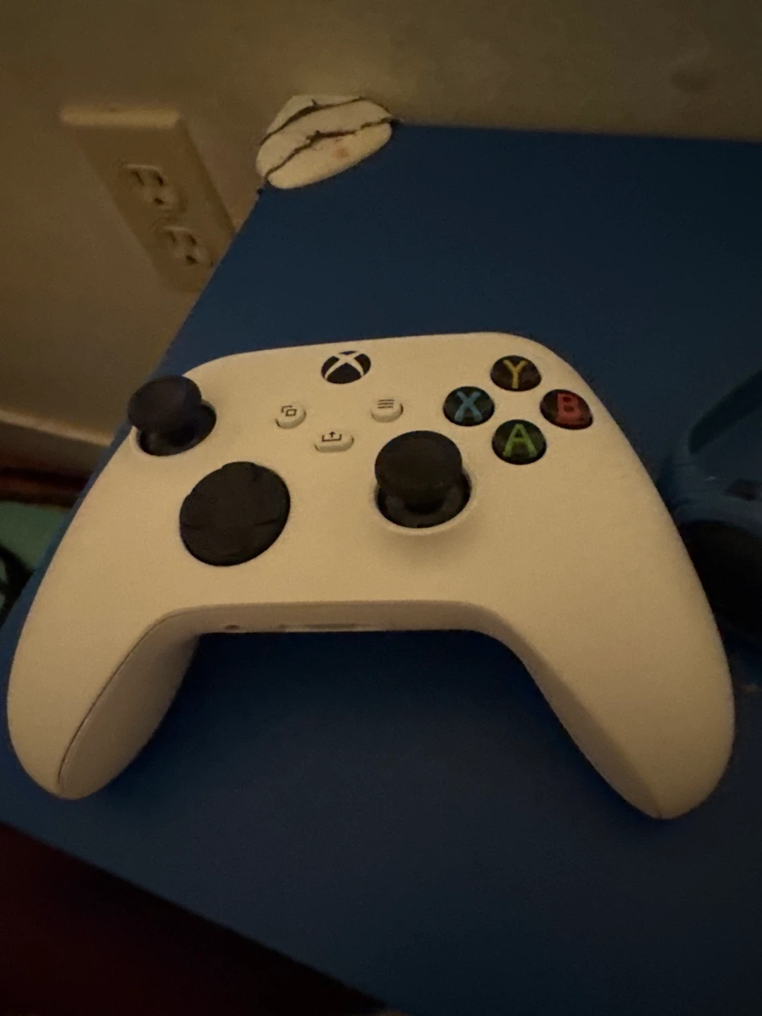 White Xbox Wireless Controller
