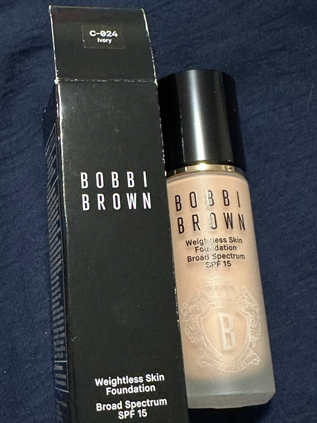 Bobbi Brown Weightless Skin Foundation - Ivory