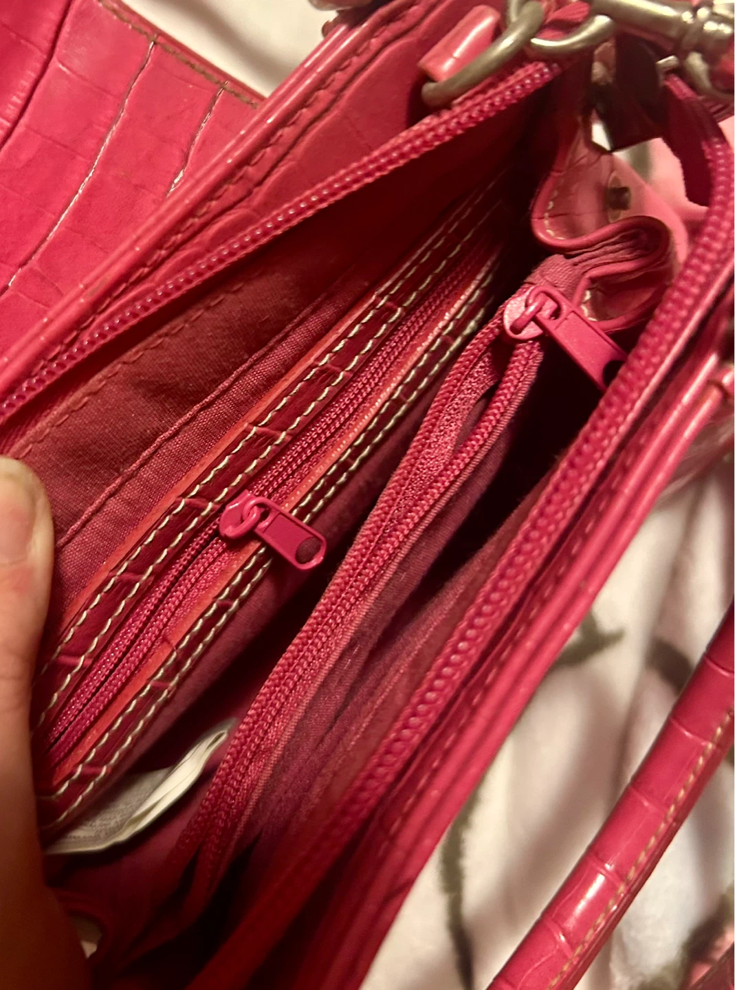 Vintage Raspberry Red Croc-Embossed Leather Handbag - photo 5