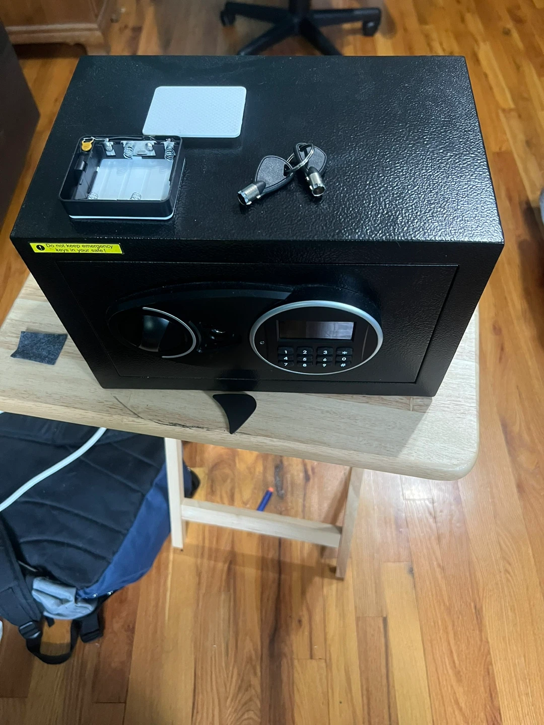 Black Digital Safe with Keys - photo 2