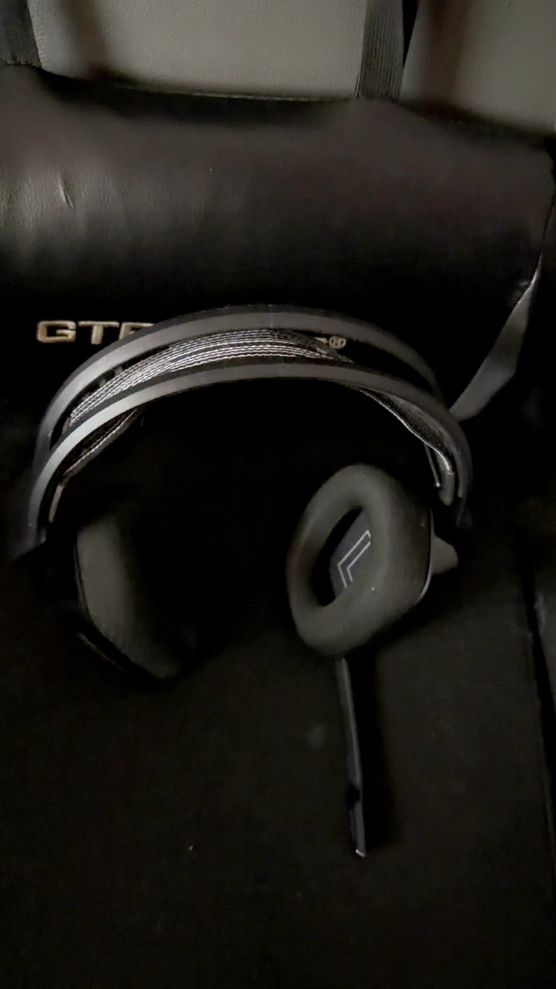 Logitech G733 Lightspeed Wireless Gaming Headset - photo 3