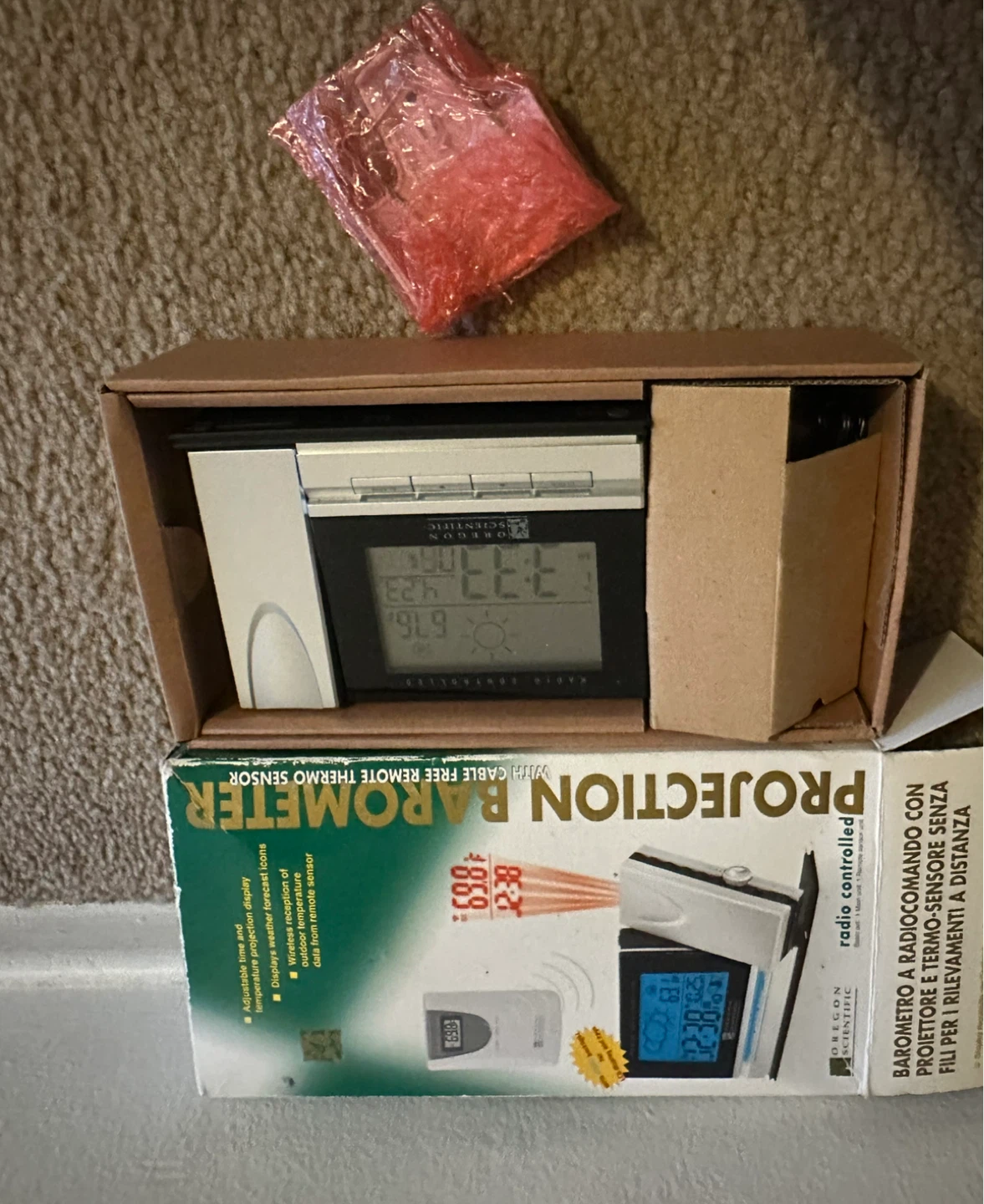 Oregon Scientific Projection Barometer with Remote Thermo Sensor - photo 2