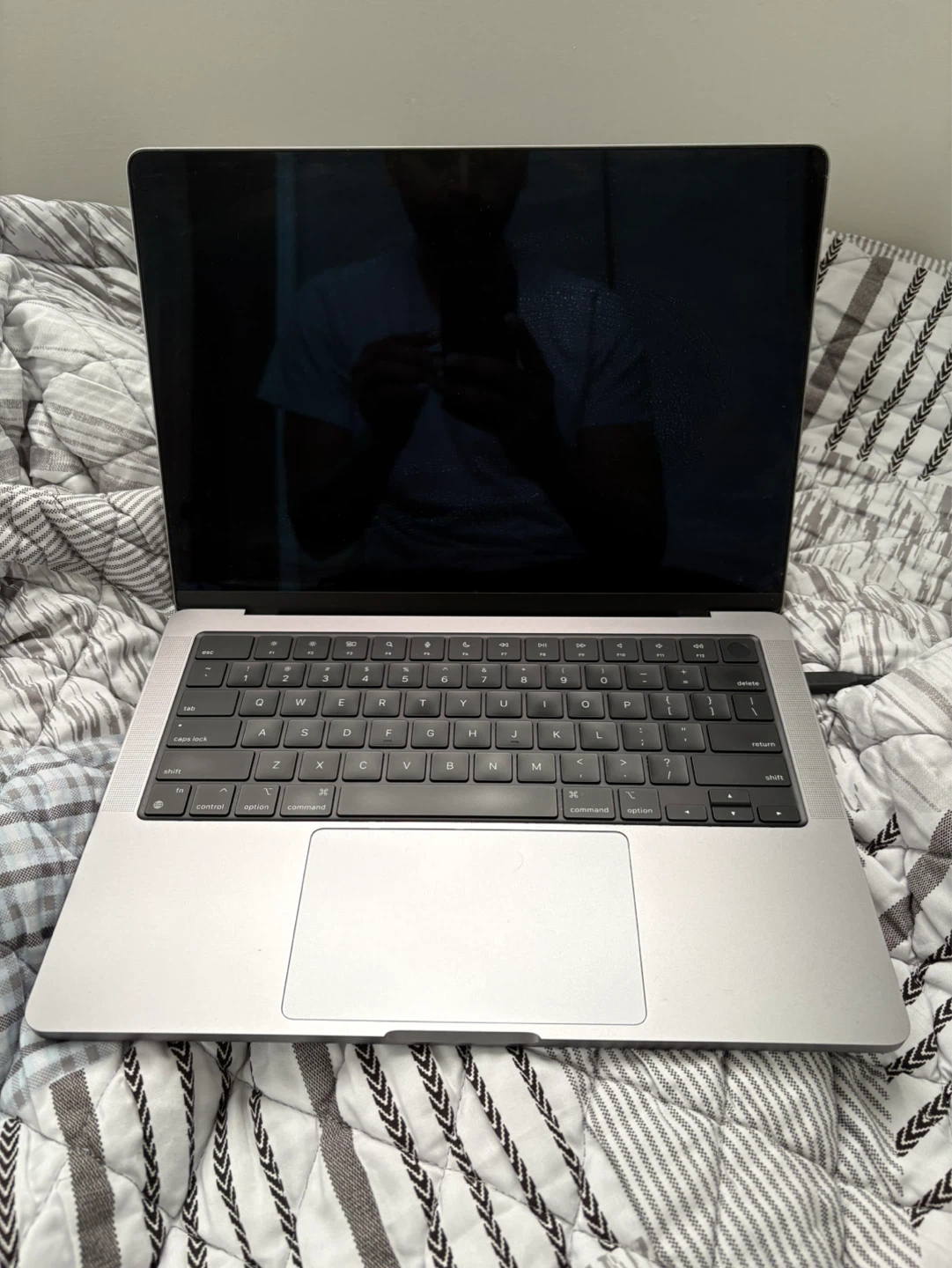 Apple MacBook Pro - M1 pro Chip - Lightening Fast - photo 2