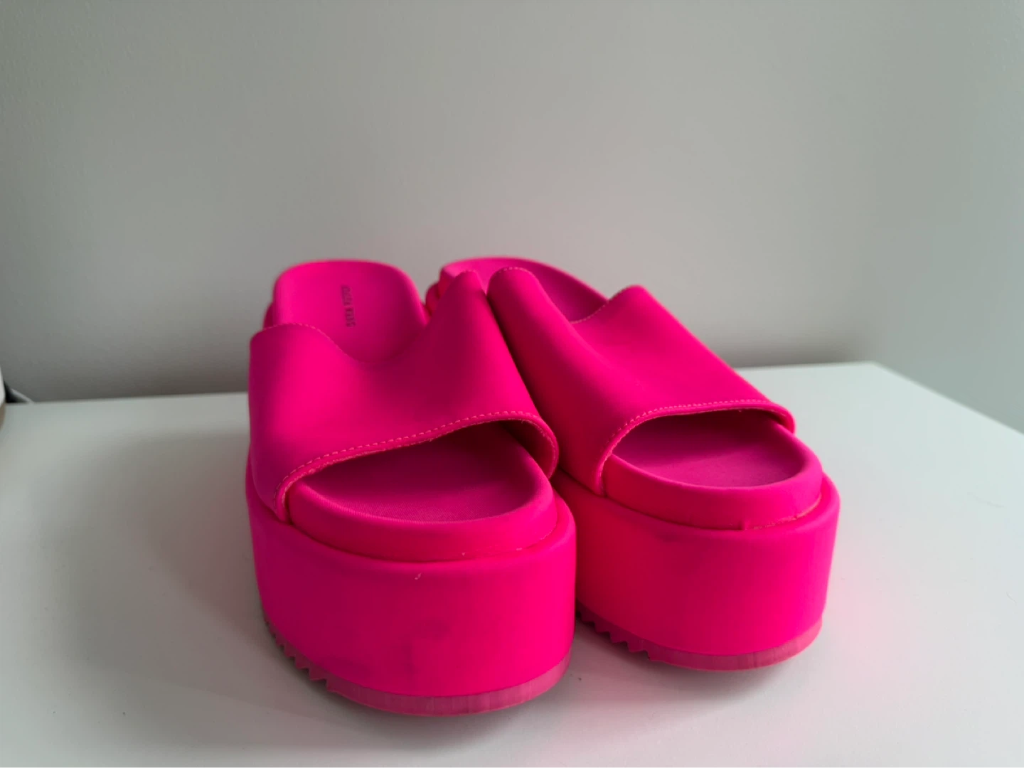 Azalea Wang Women's Pink Platform Slide Sandals