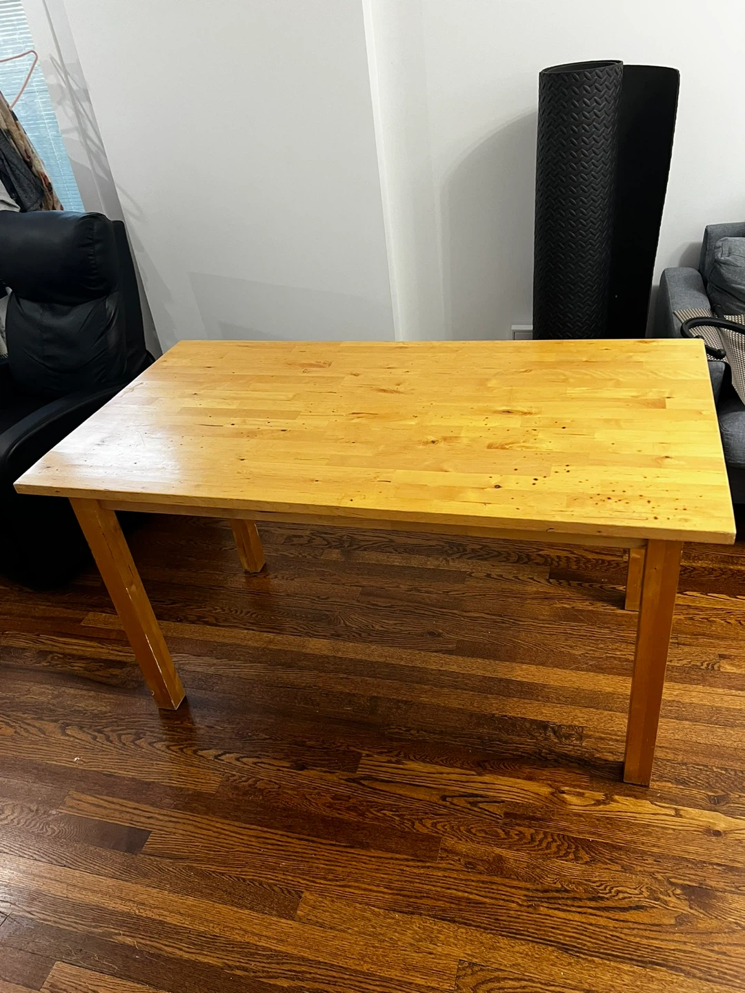 Desk - photo 3