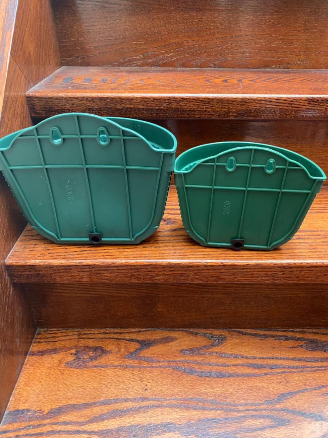 Set of 2 Green Plastic Wall Planters - photo 5