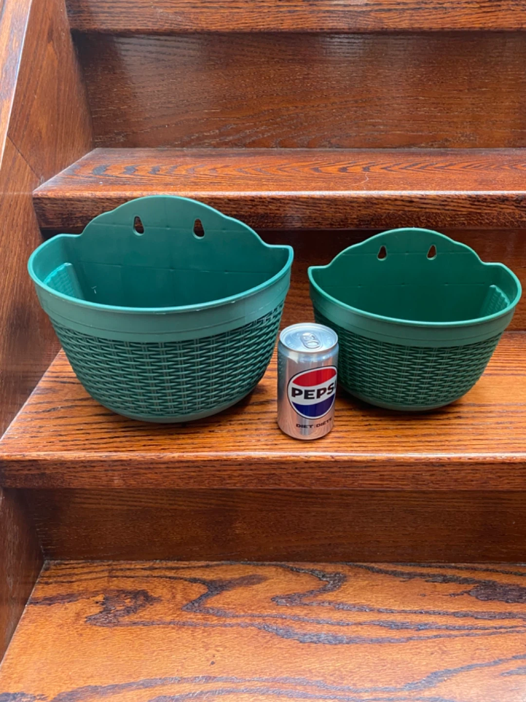 Set of 2 Green Plastic Wall Planters - photo 3