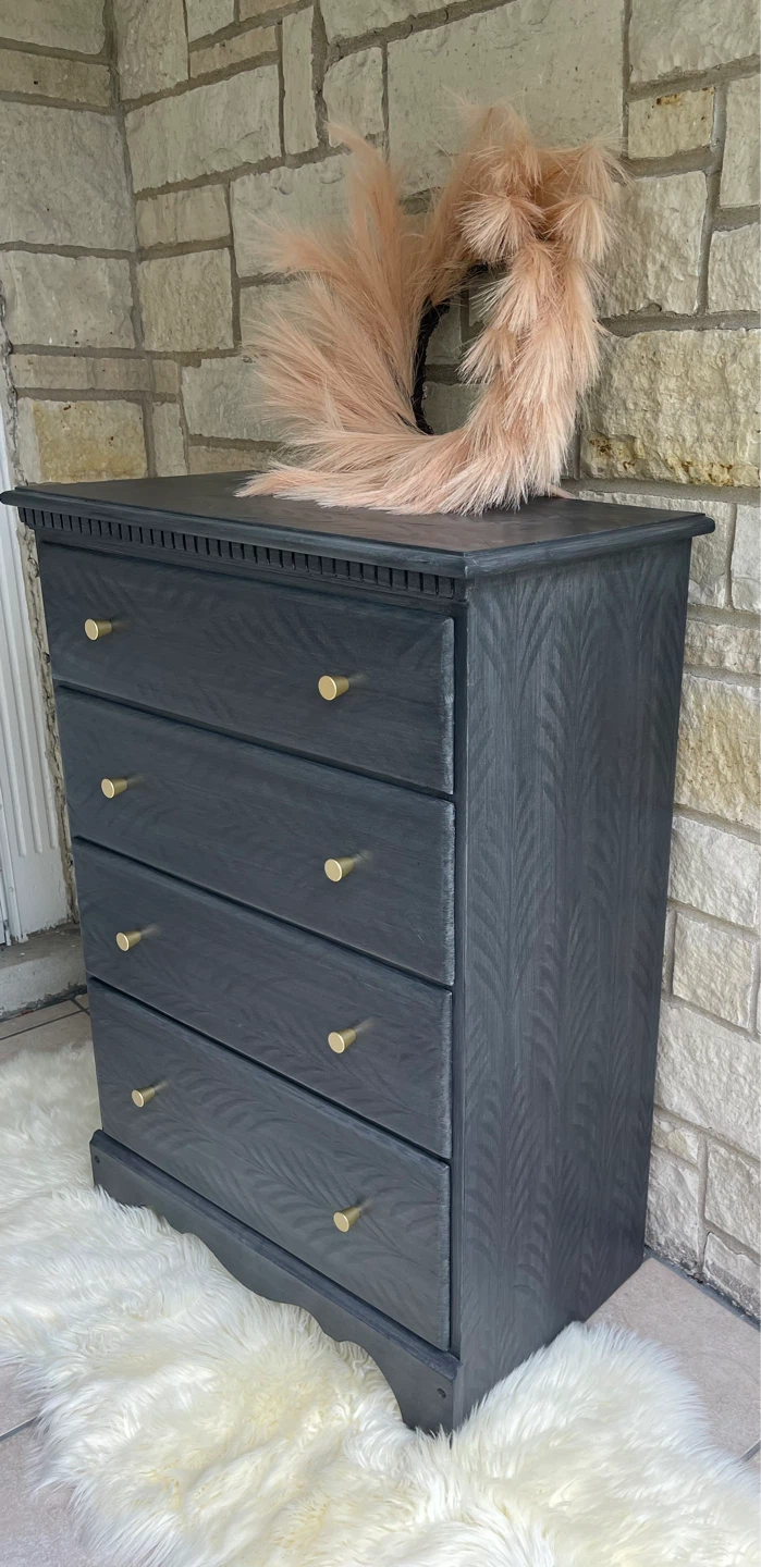 Wooden 4 drawers dresser redone in Brushed Gray/Gold - photo 4