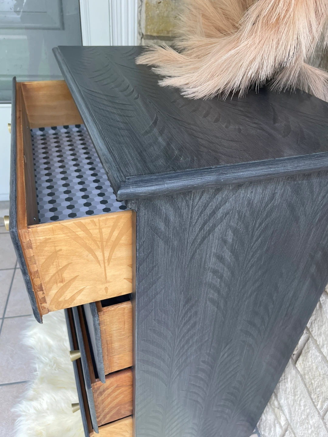 Wooden 4 drawers dresser redone in Brushed Gray/Gold - photo 2