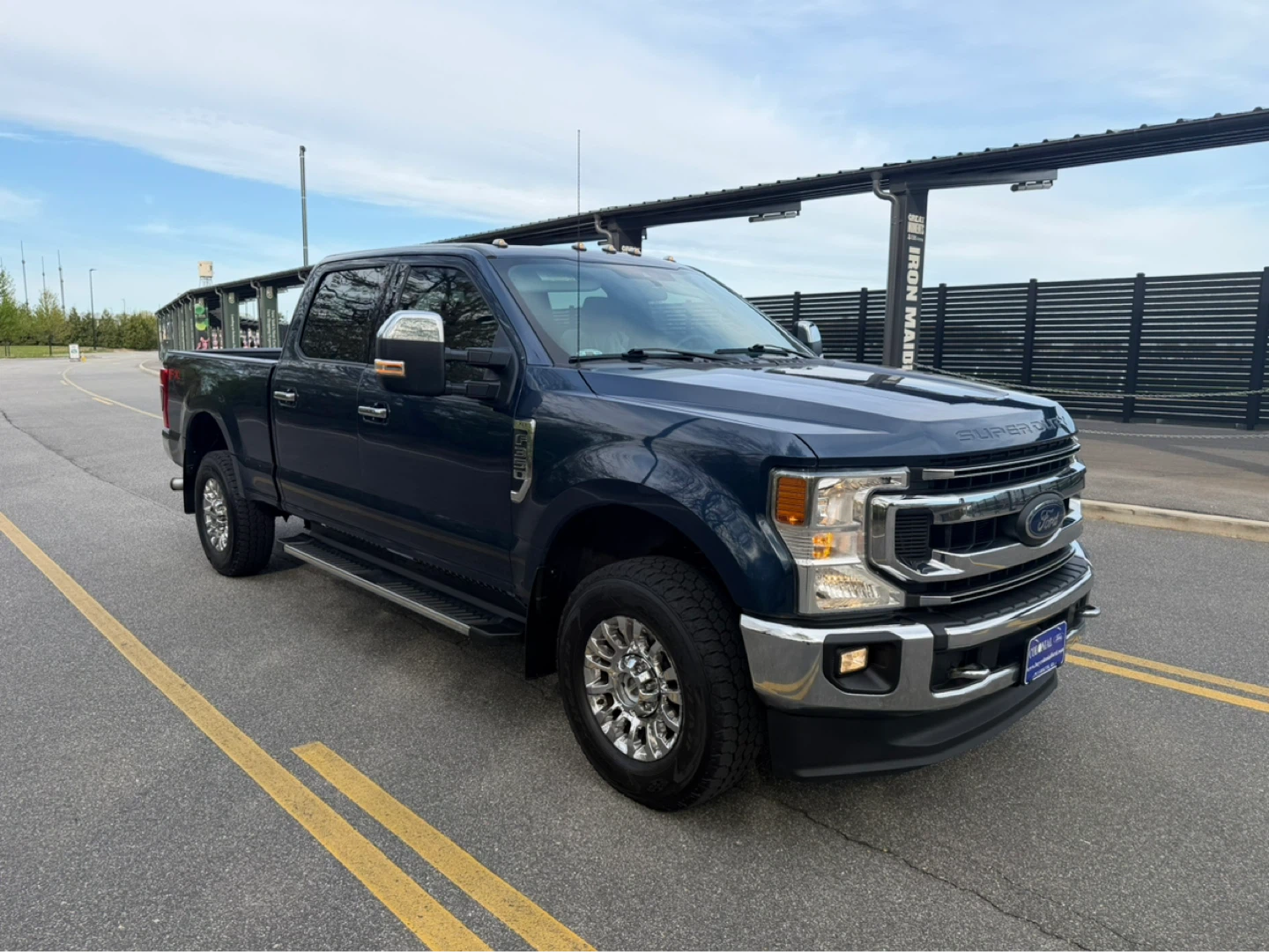Ford F-350 Super Duty XLT Crew Cab Pickup Truck