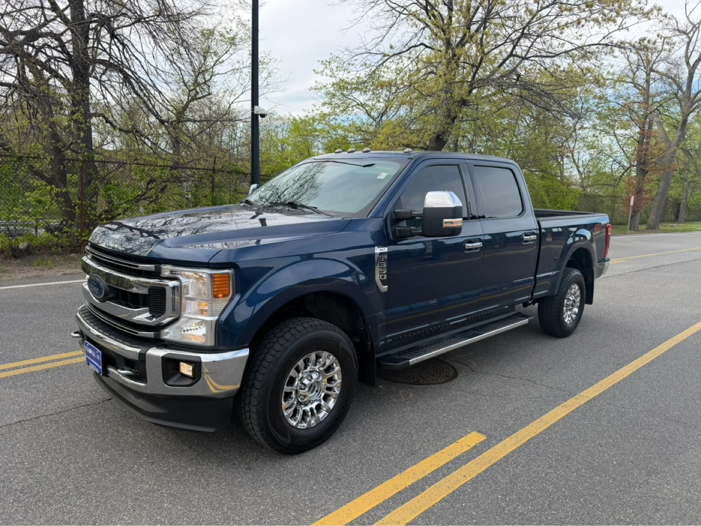 Ford F-350 Super Duty XLT Crew Cab Pickup Truck - photo 2