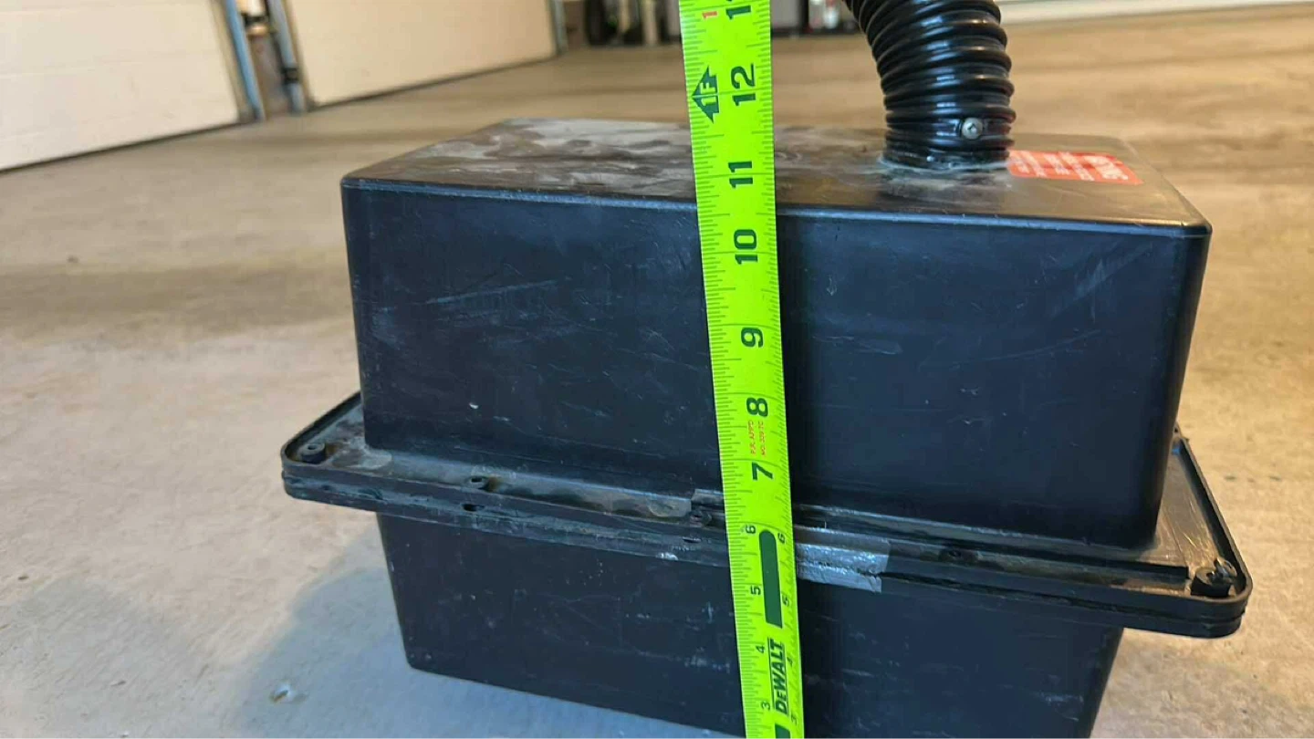 RV Battery box with Hose - photo 5