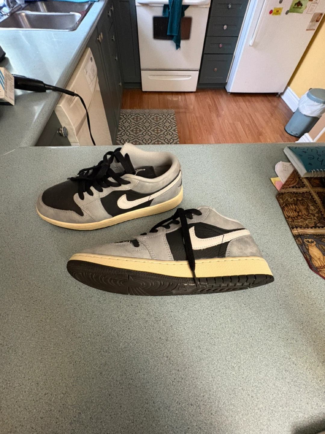 Air Jordan 1 Low SE - photo 2