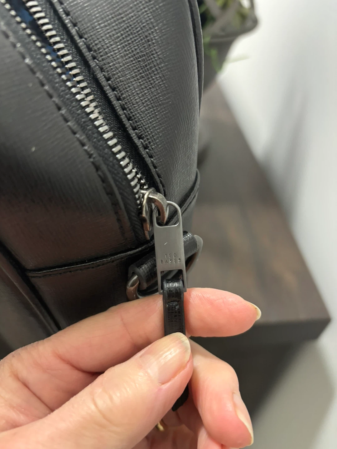 Ted Baker Black Leather Messenger Bag - photo 5