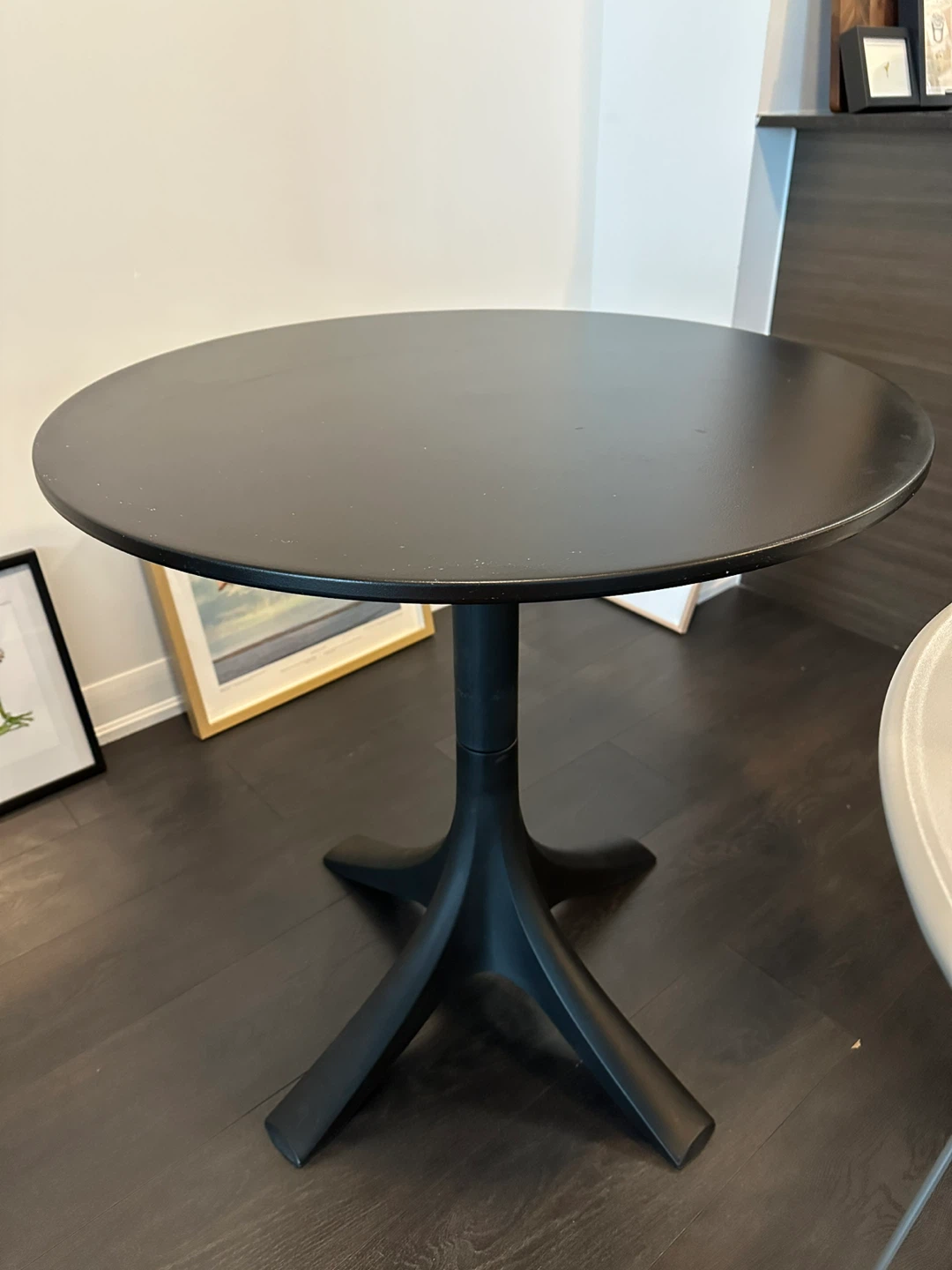 Black Round Pedestal Table