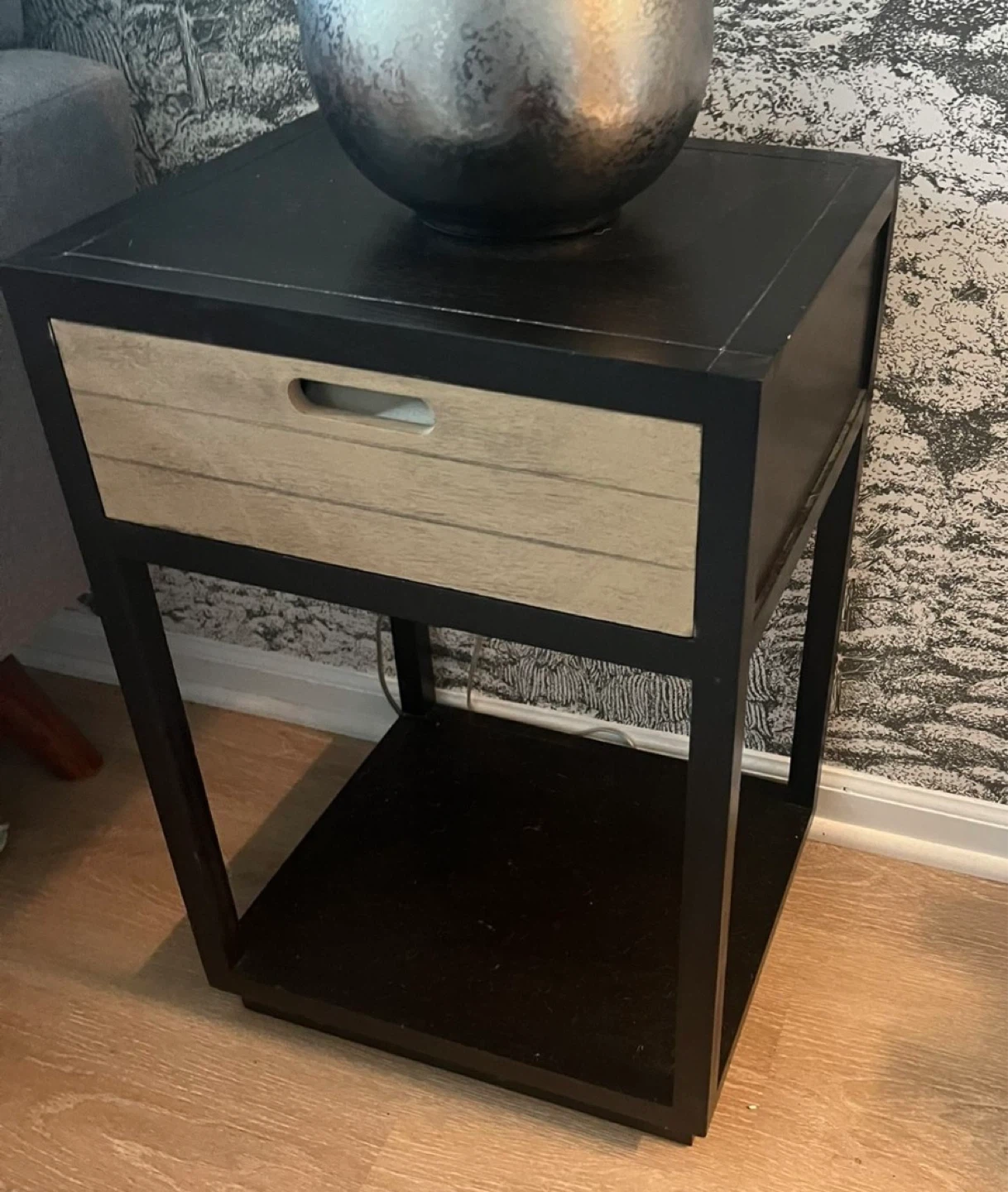 Set of 2 Black & Woodgrain Nightstands with Drawer - photo 4