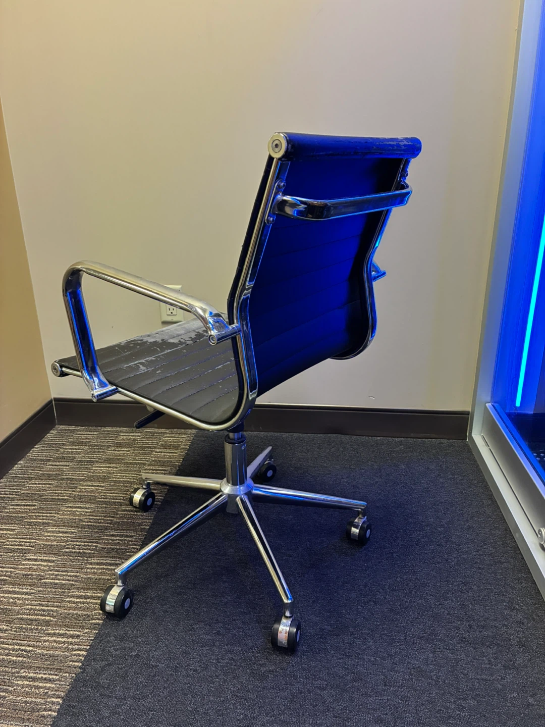 Black Office Chair - Some Wear on Seat - photo 3