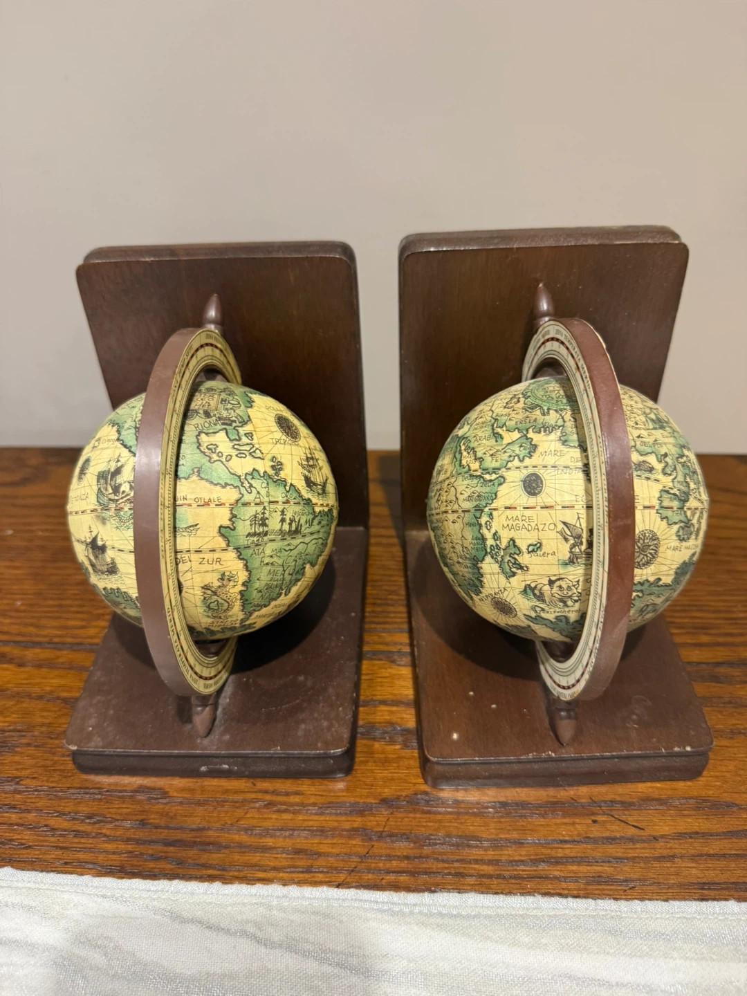 Vintage Globe Bookends - photo 3