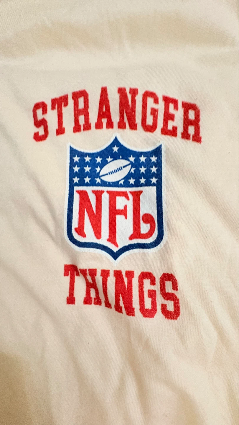 Stranger Things NFL "11" T-Shirt Size L - photo 4