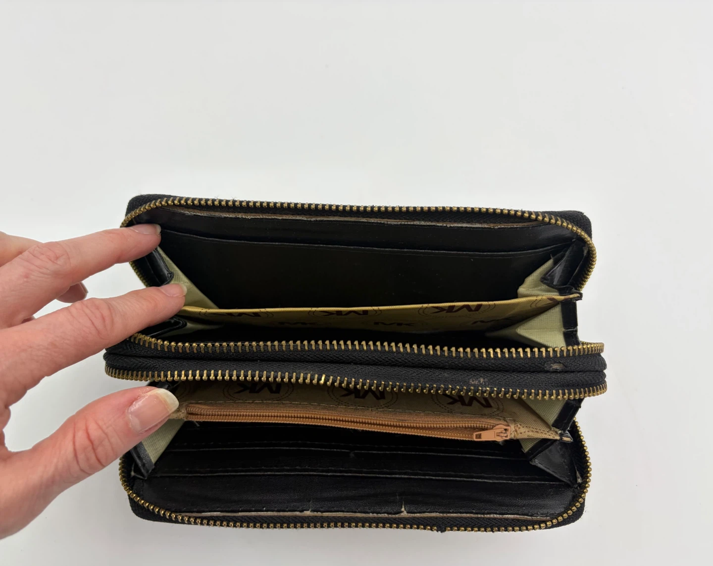 Michael Kors Zip Around Wallet - photo 3