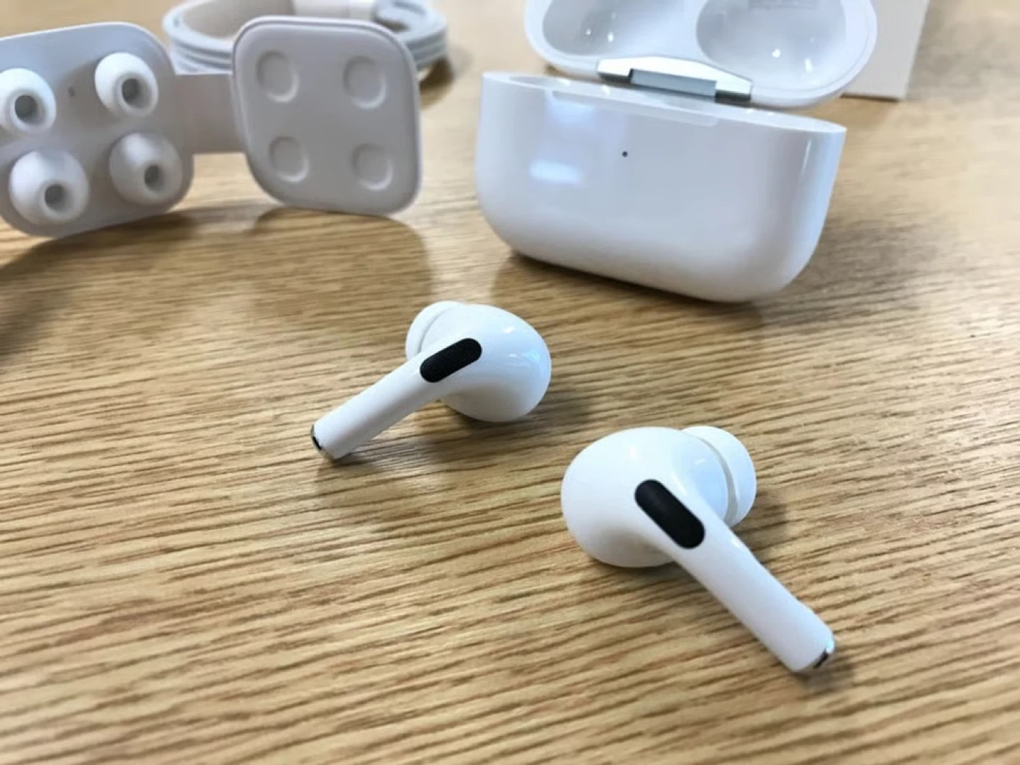 Apple AirPods Pro (1st Gen) with Charging Case