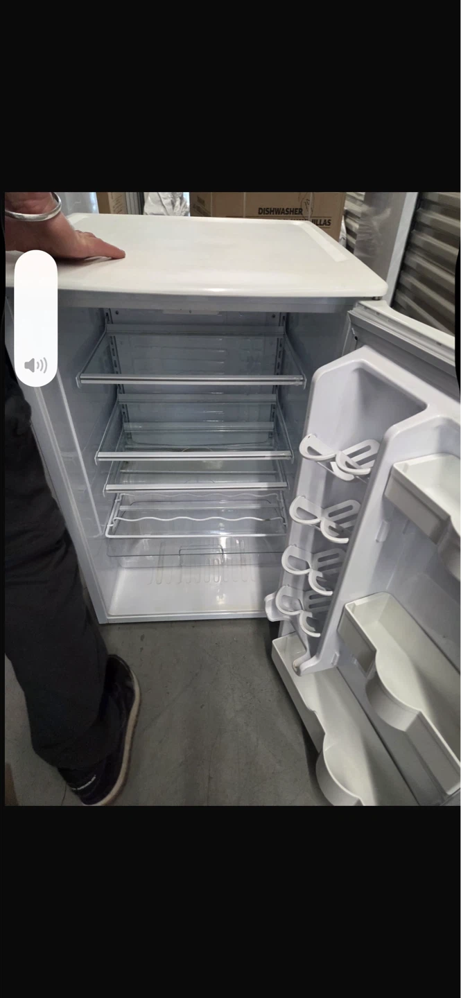 Whirlpool White Mini Fridge - photo 2