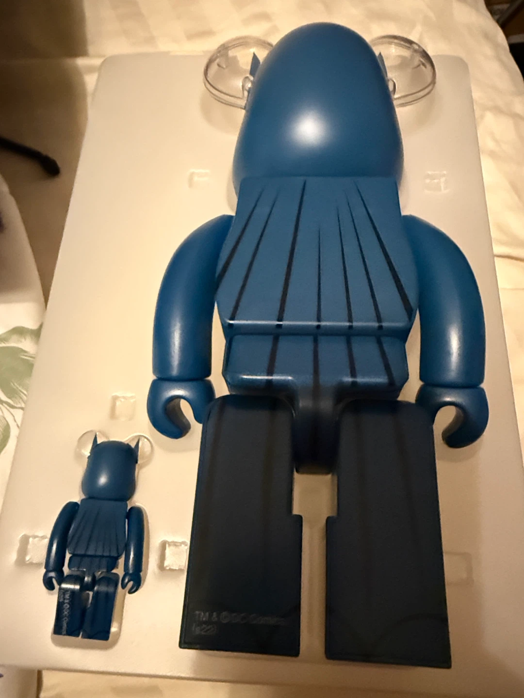 BE@RBRICK Batman Hush 100% & 400% Figure Set - photo 4