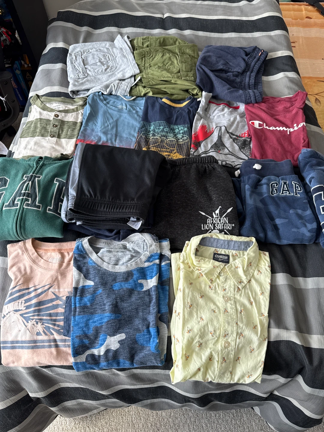 🌱 Boys' Clothing Bundle - Gap, Champion, OshKosh & more
