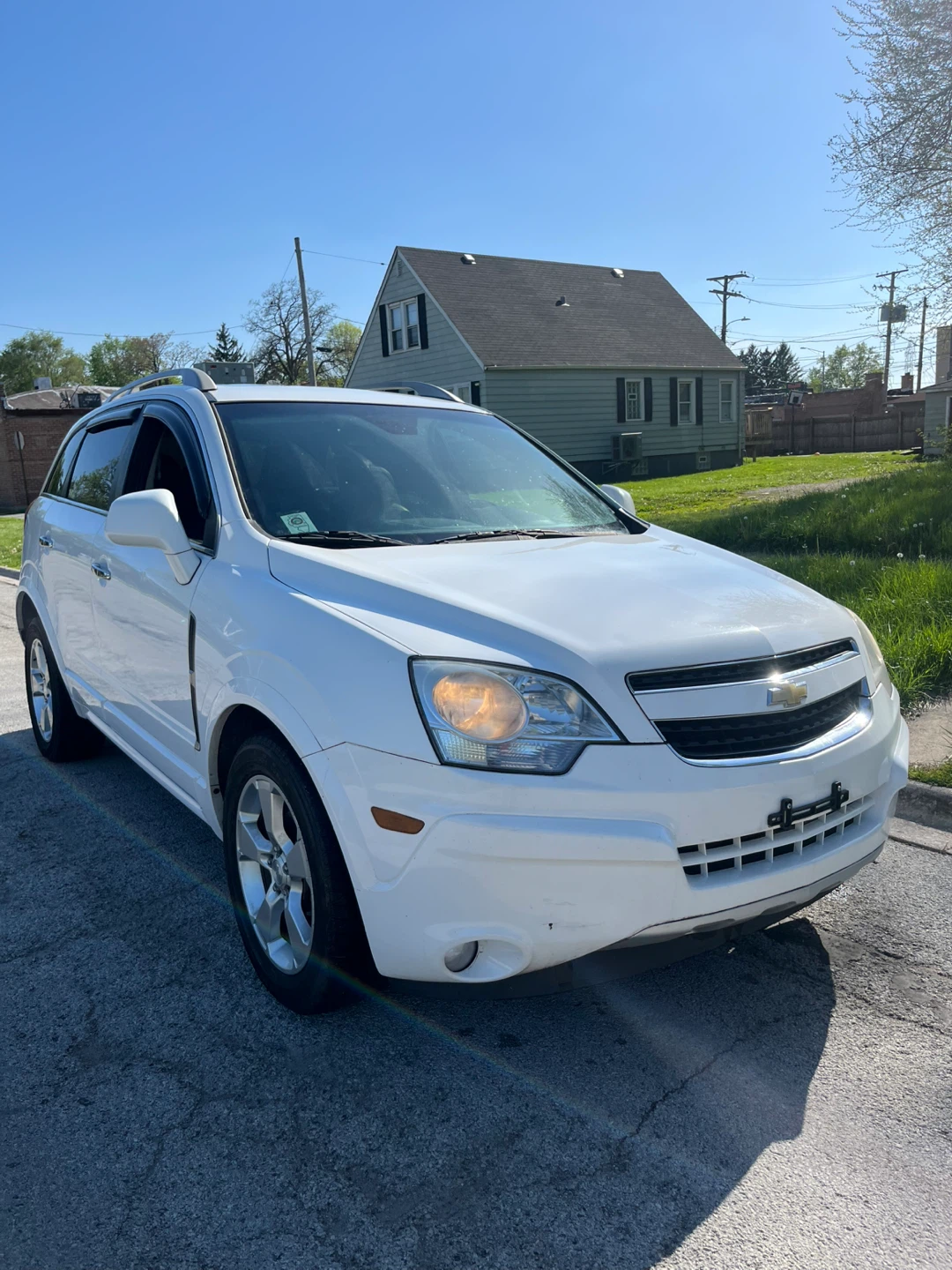White Chevrolet Captiva SUV - photo 5