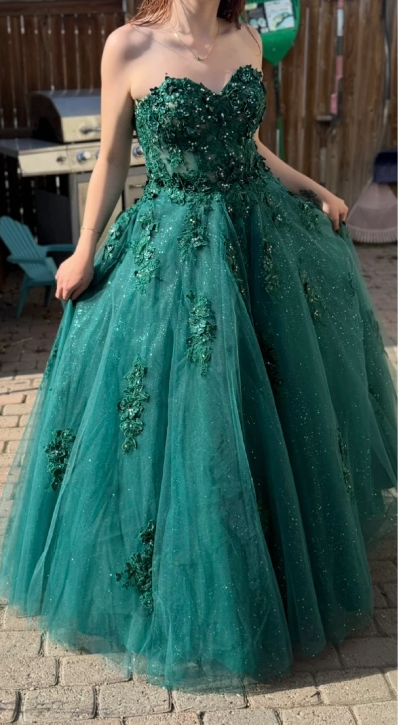 Designer Emerald Green Prom Dress with Sequins and Lace