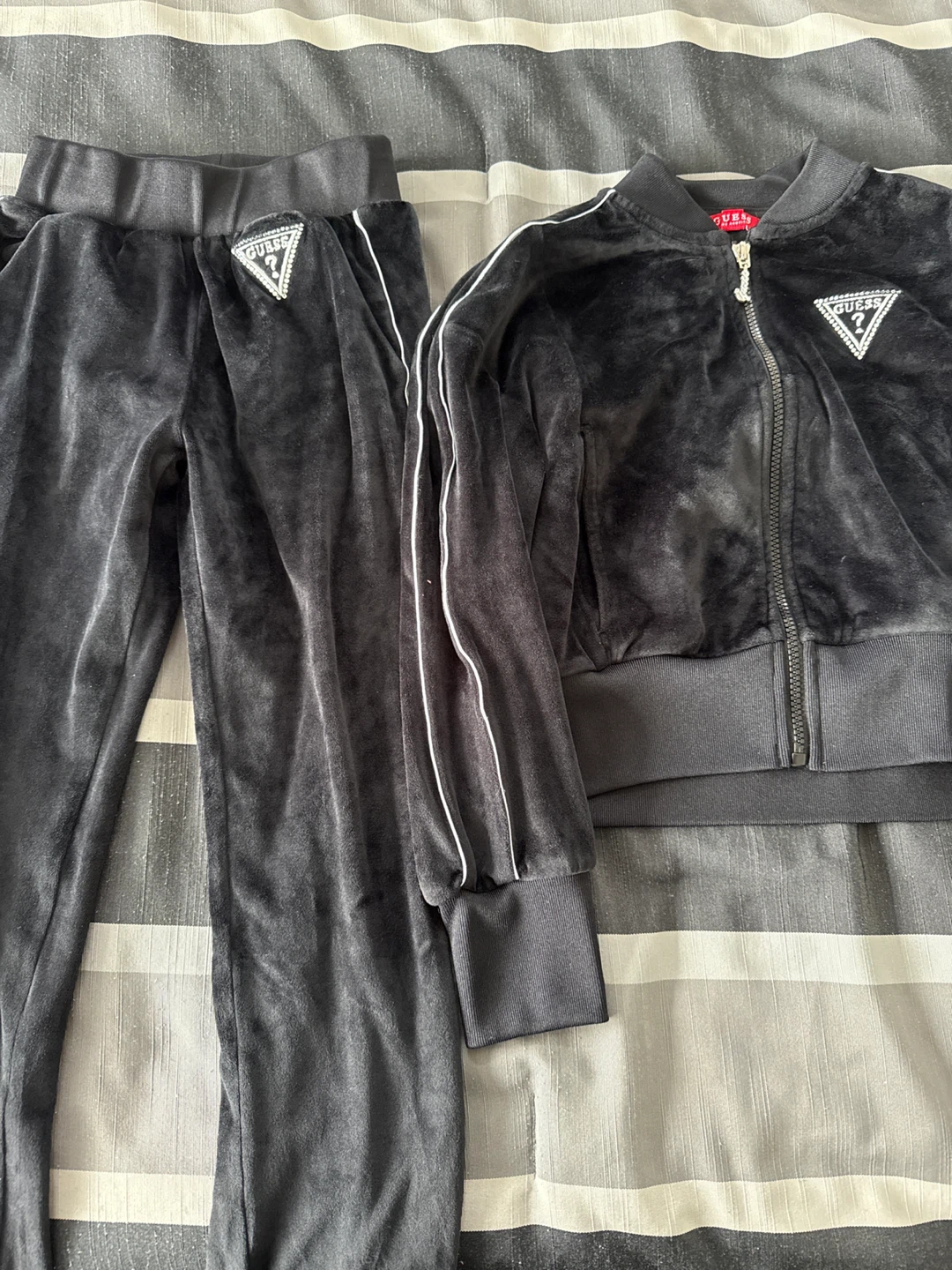 Guess Velour Tracksuit Set 🌱