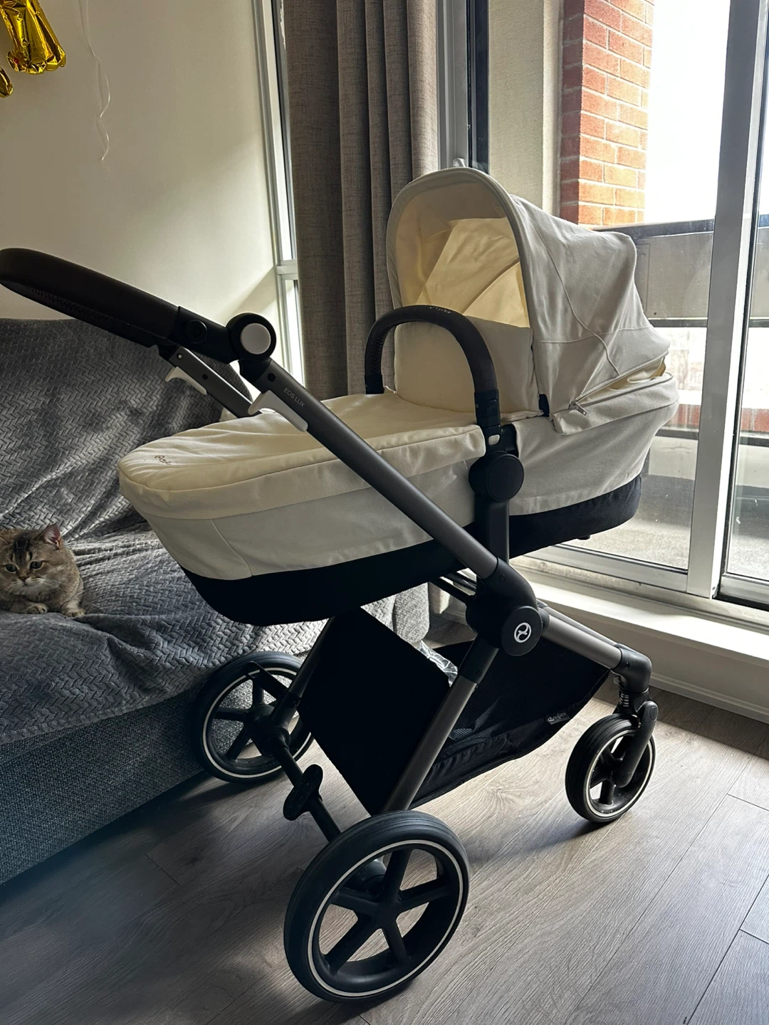 Cybex Eos Lux