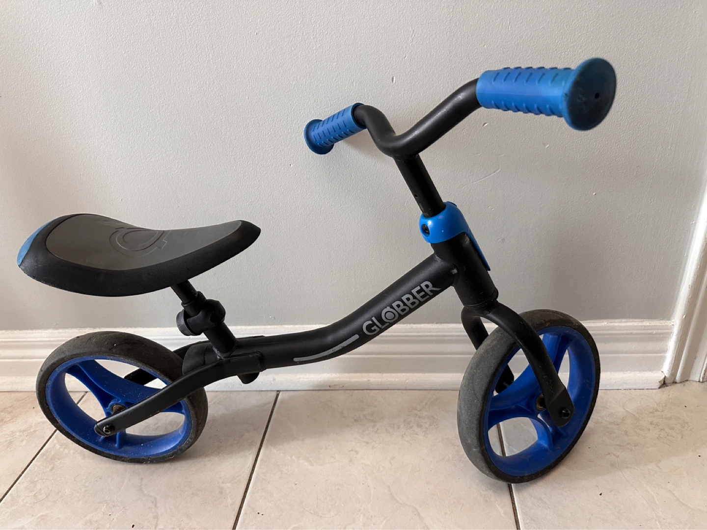 Globber Balance Bike - Black/Blue