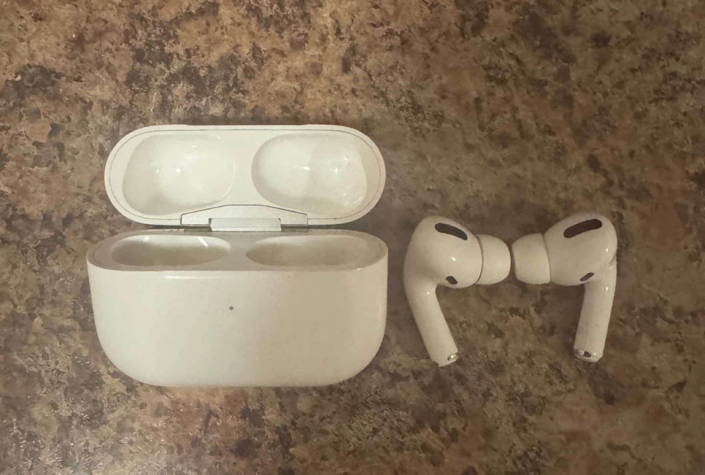 Apple AirPods Pro (1st Gen) with Charging Case
