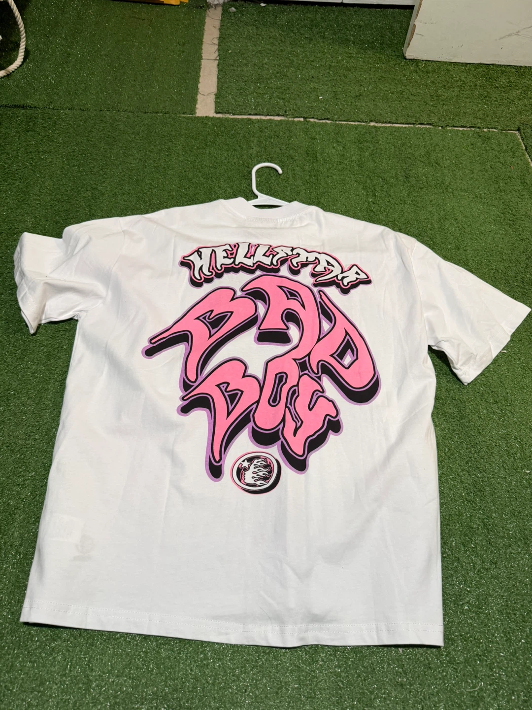 Hellstar White/Pink Graphic Tee – Size M - photo 2