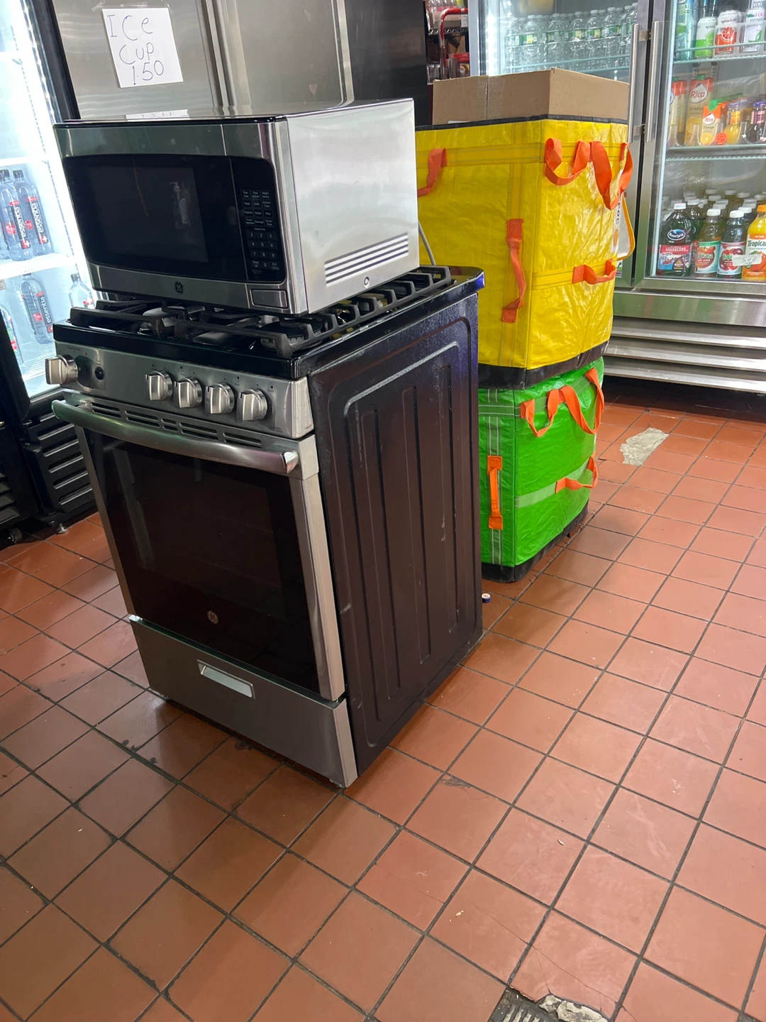 GE Gas Range with Over-the-Range Microwave - photo 2