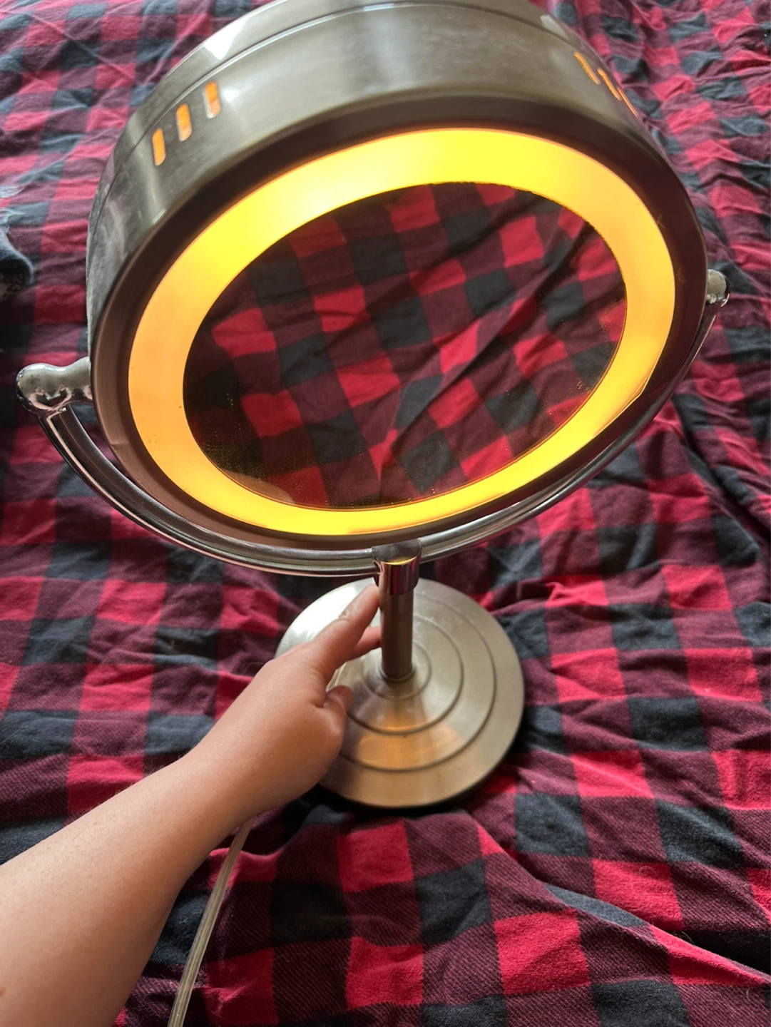 Light up Double-Sided Makeup Mirror - photo 2