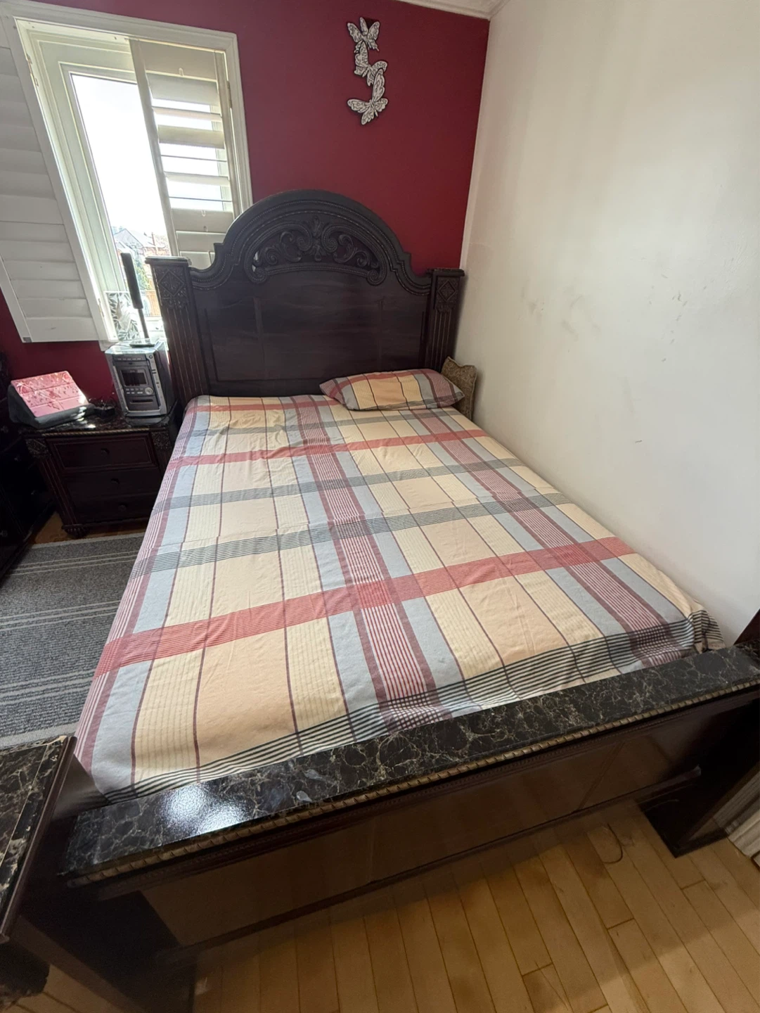 Dark Wood Bedroom Set - Headboard, Dresser & Nightstand - photo 4