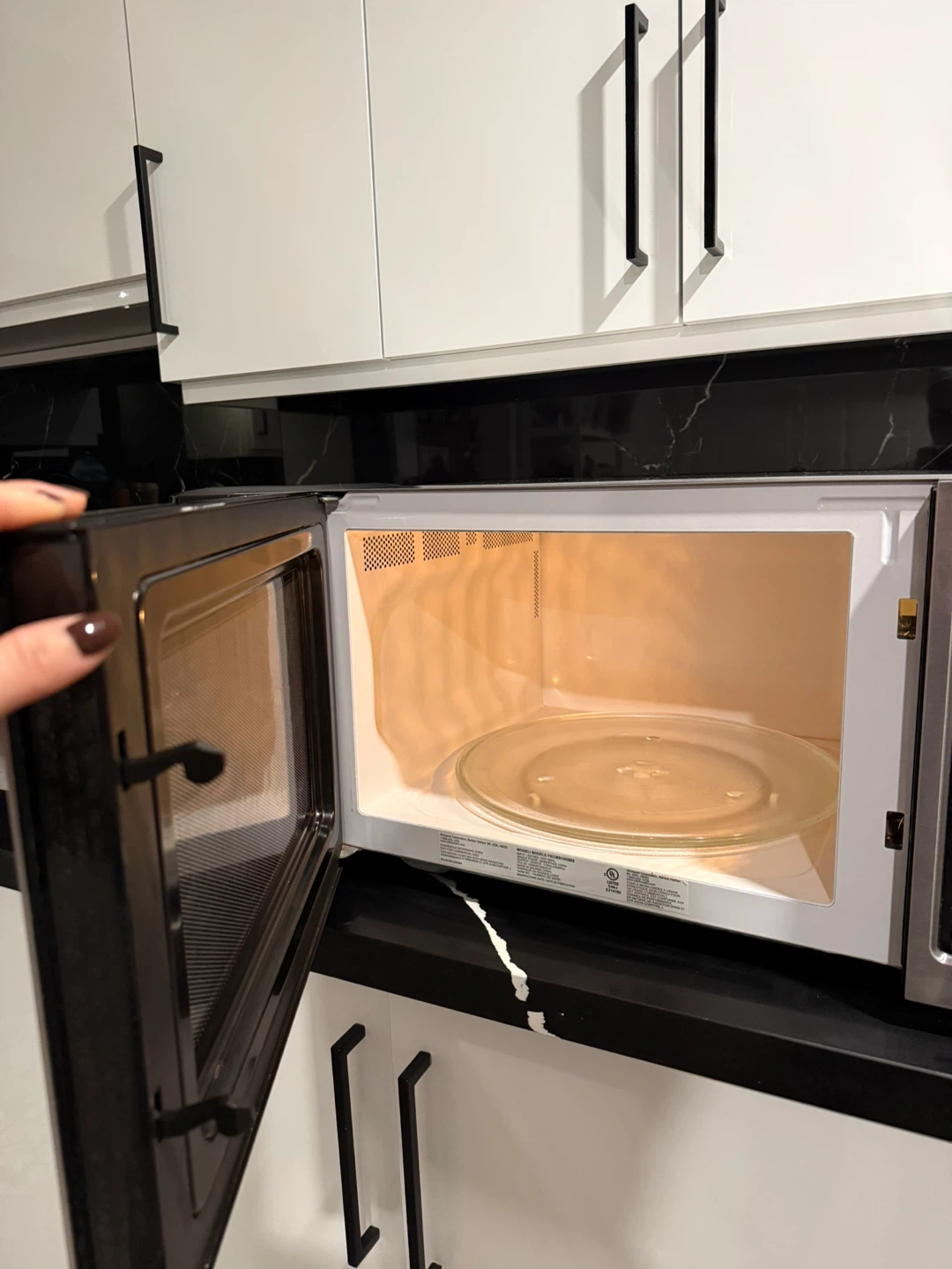 Large KitchenAid 1.6 cu. ft. Countertop Microwave - photo 3