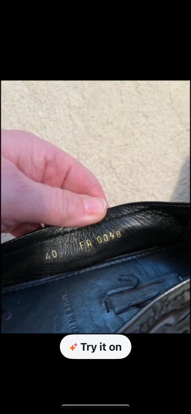 Authentic Louis Vuitton  Patent Leather Ballet Flats - Size 40 - photo 5