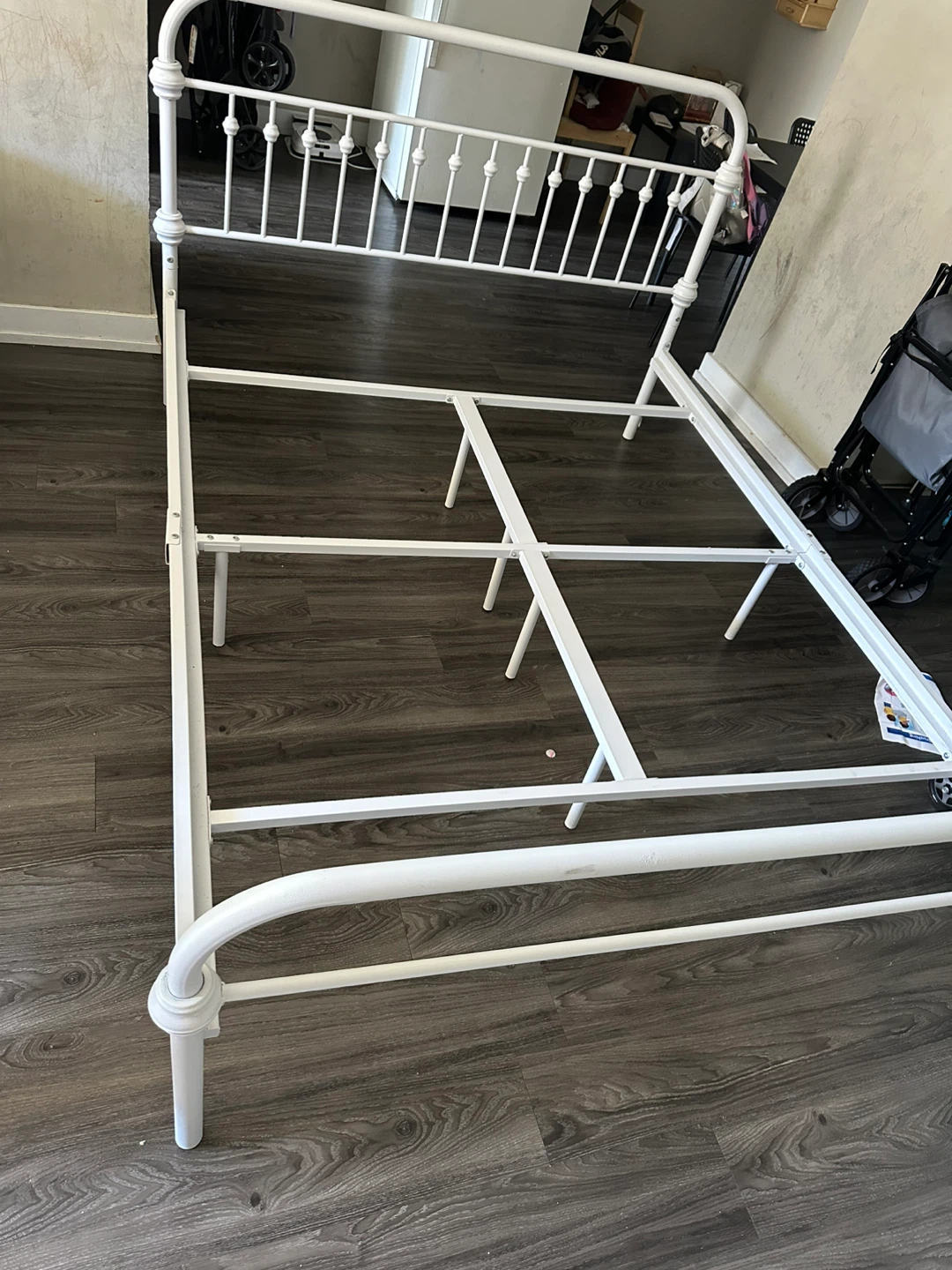 White Metal Victorian style Queen Bed Frame - photo 2