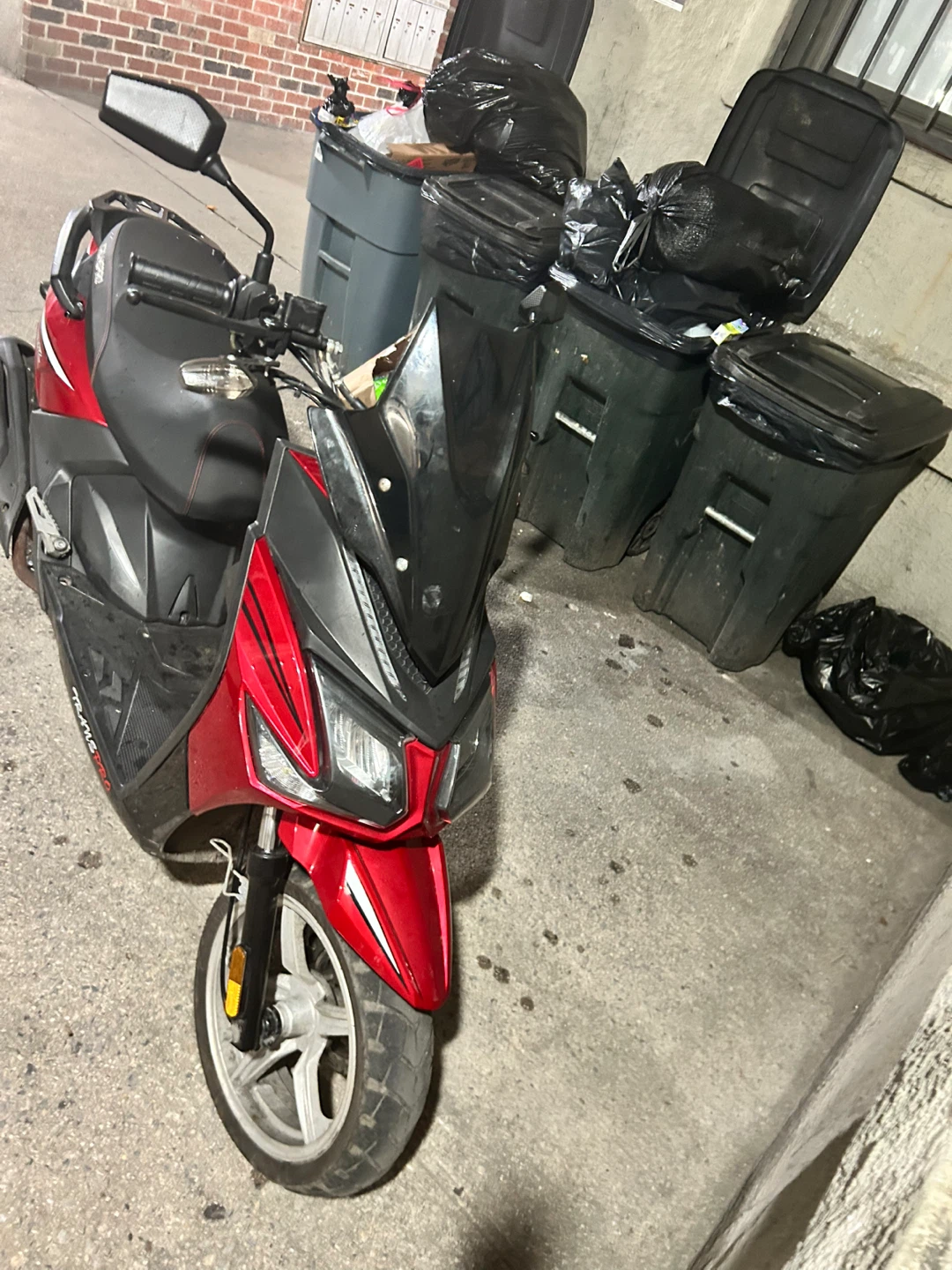 Red TransPro Scooter 150cc with title and keys - photo 3