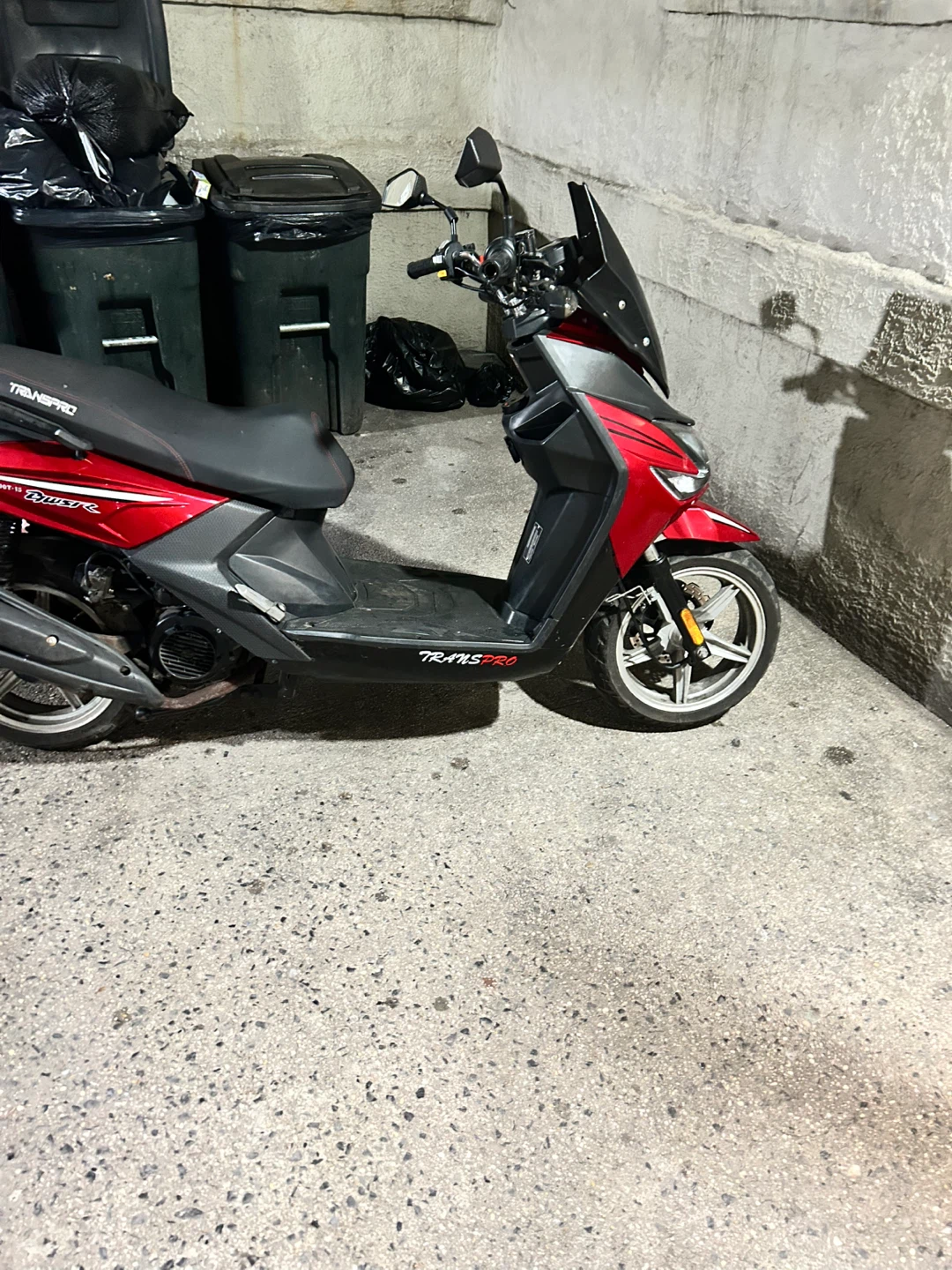 Red TransPro Scooter 150cc with title and keys